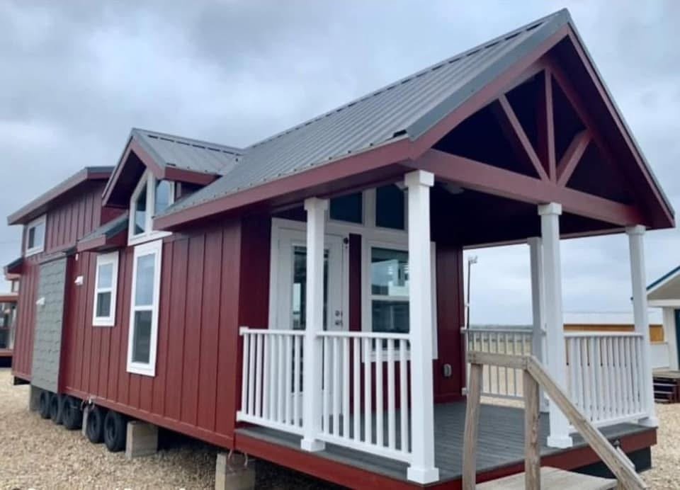 The Red Lakeview Porce