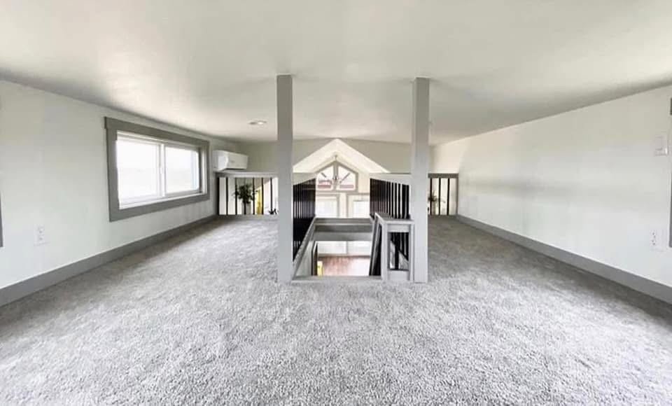 The Red Lakeview Porce - Image 11