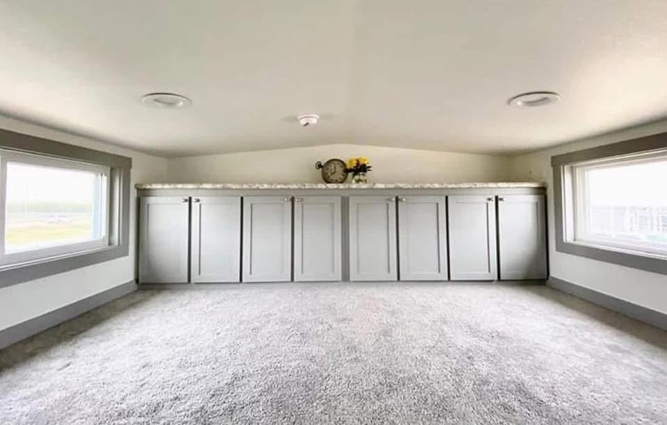 The Red Lakeview Porce - Image 10