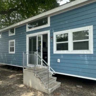 TRAILER SIZE THUMBNAIL - 1